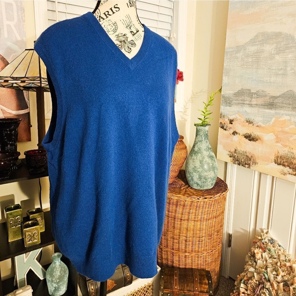 Club Room Cashmere Casual  Sleeveless Sweater Vest.